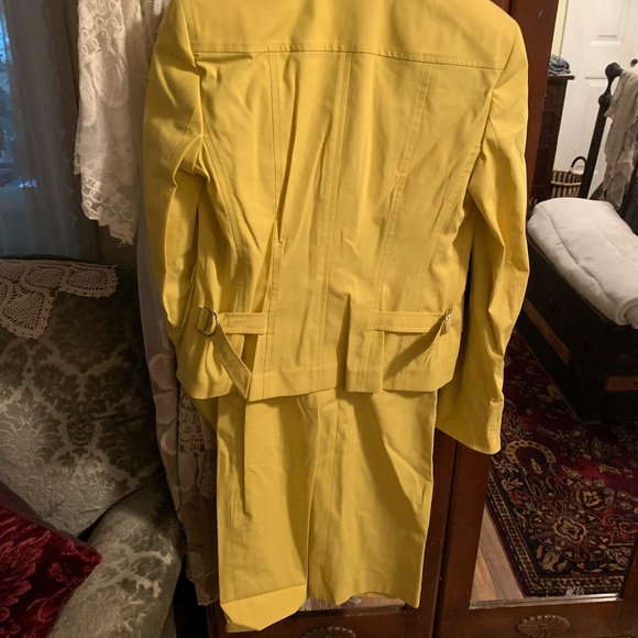 Brand new never worn Akris yellow dress and jacket suit size 6 - Picture 3 of 7